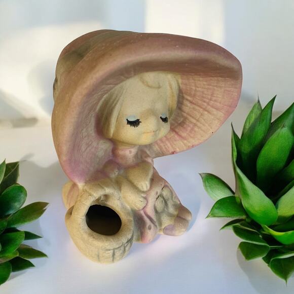 VINTAGE Japan UCTCI 1970 Pink Flower Girl in Sun Hat Basket Vase Figurine - Picture 2 of 6